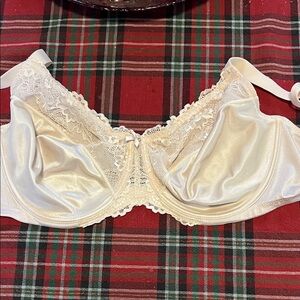 Elegant Lace Satin Bra in Cream
